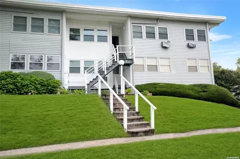35 Library Ave #7M, Westhampton Beach, NY 11978