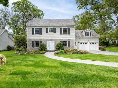 57 Sunset Dr, North Hempstead, NY 11030