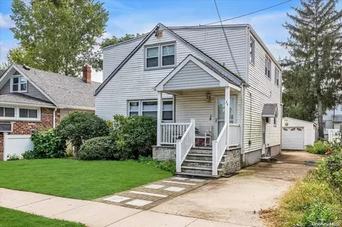 34 Mckee St, Floral Park, NY 11001