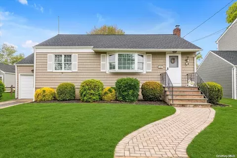 106 Ocean Ave, Massapequa Park, NY 11762