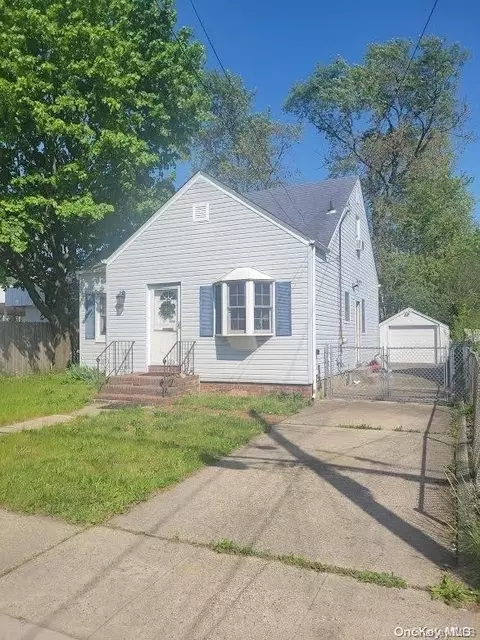 11 Stone St, Elmont, NY 11003