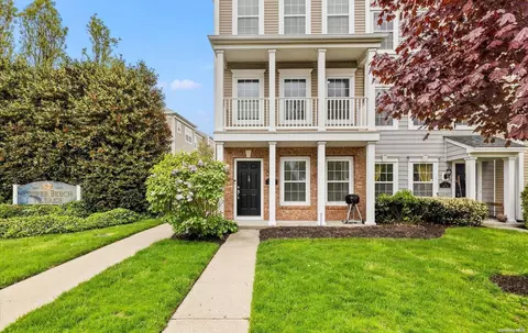 10 Maler Ln #1, Patchogue, NY 11772