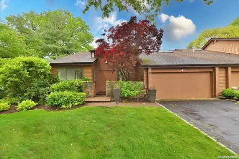 47 Eaton Ct #47, North Hempstead, NY 11030