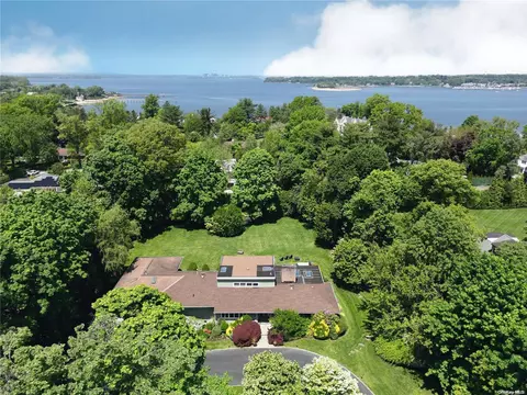 536 E Shore Rd, North Hempstead, NY 11024