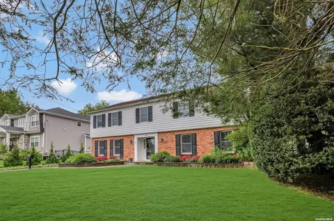 44 Calvin Ave, Syosset, NY 11791