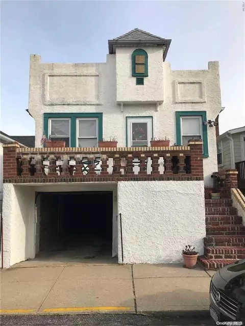 98 Indiana Ave, Long Beach, NY 11561