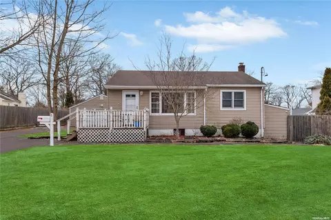 8 New Rd, Lake Ronkonkoma, NY 11779