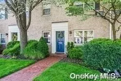 5 N Lewis Pl #A, Rockville Centre, NY 11570