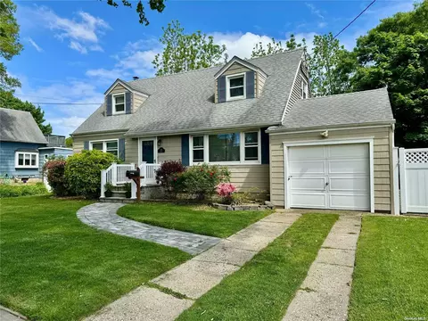 171 N Elm St, Massapequa, NY 11758