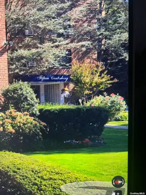 15 Canterbury #C19, North Hempstead, NY 11021