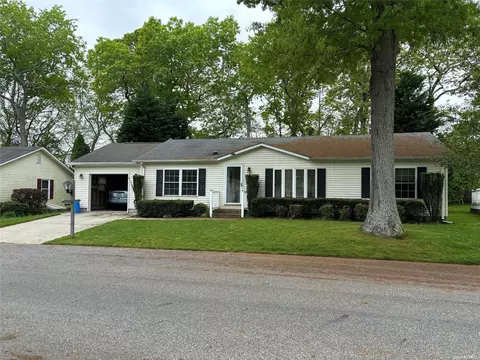 1407-31 Middle Rd #31, Calverton, NY 11933