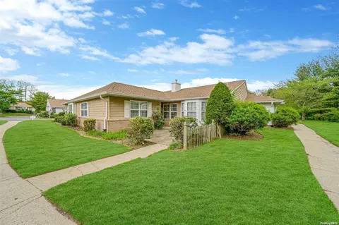179 Theodore Dr #179, Coram, NY 11727