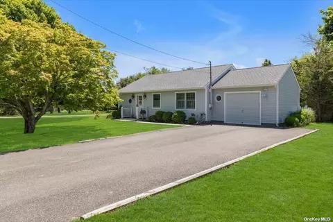 60 Emory Rd, Cutchogue, NY 11935