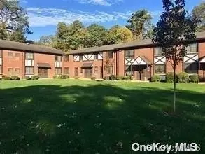 59 Pinebrook Pl #59, Bay Shore, NY 11706