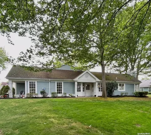 14 Huntington #14, Ridge, NY 11961