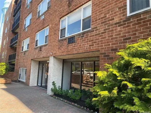 101 Lincoln Ave #1C, North Hempstead, NY 11501