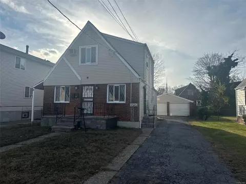 120-50 196 St, New York, NY 11412