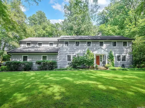 28 Frost Mill Rd, Mill Neck, NY 11765