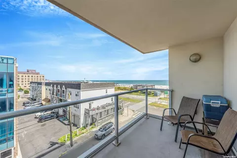 96-10 Shore Front Pkwy #4D, Rockaway Park, NY 11694