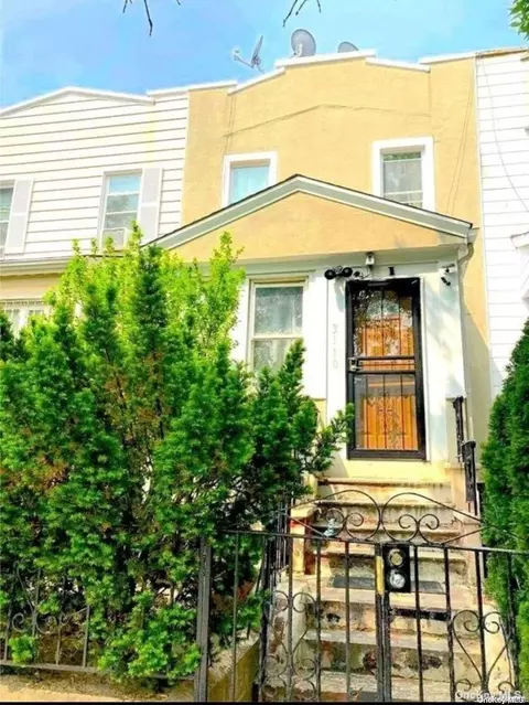 31-10 95th St, New York, NY 11369