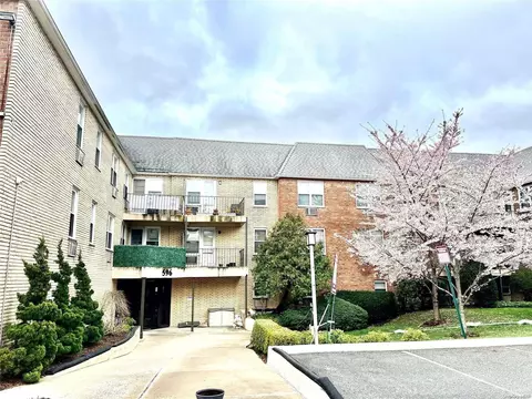 596 Broadway #23A, Hempstead, NY 11563
