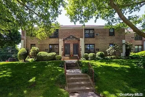22 Terrace Cir #1C, North Hempstead, NY 11021