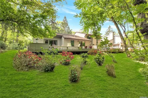 137 Golf View Dr #137, Jericho, NY 11753