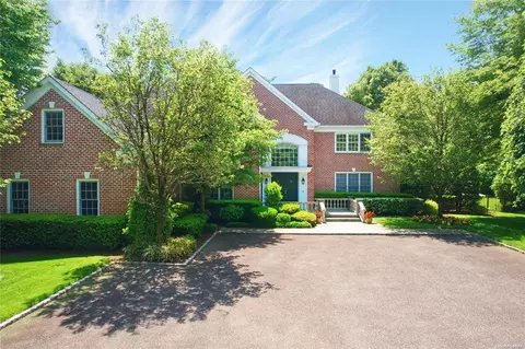 76 Stone Hill Dr, North Hempstead, NY 11030