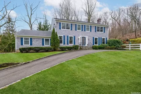 300 Highwood Cir, Oyster Bay, NY 11771