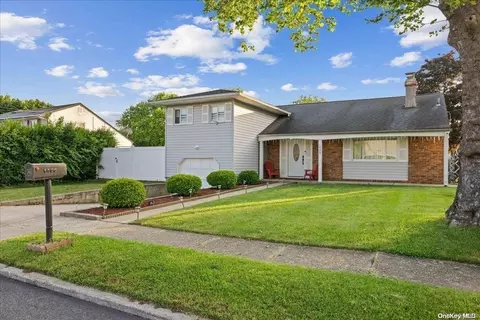 1406 Ferndale Blvd, Central Islip, NY 11722