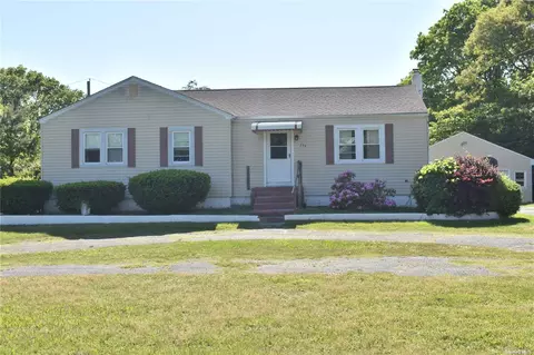 134 Holbrook Rd, Holbrook, NY 11741