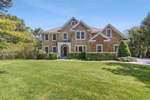 33 Eastway Dr, Southampton, NY 11968
