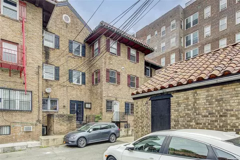 34-46 75th St, New York, NY 11372