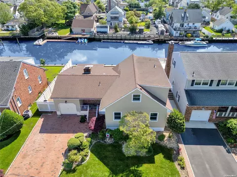 2689 Cheshire Dr, Baldwin, NY 11510