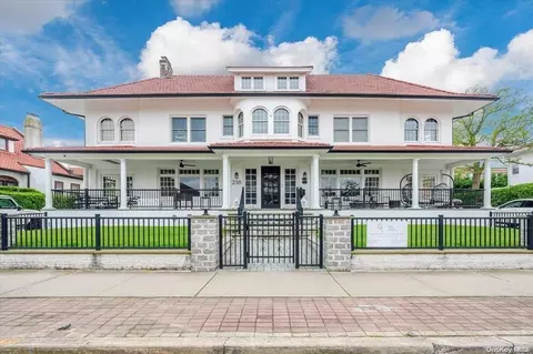 238 W Penn St, Long Beach, NY 11561