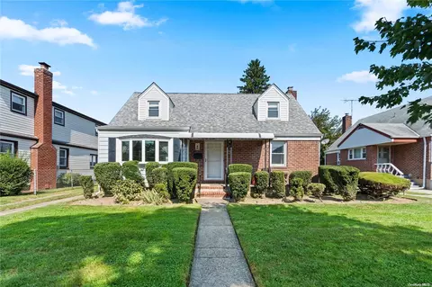 402 Wilson Blvd, North Hempstead, NY 11501