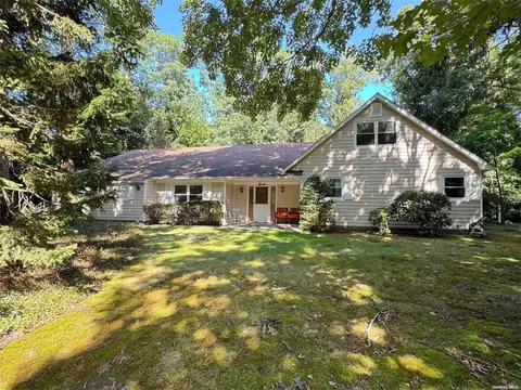 7 Cumberland Path, Setauket, NY 11733