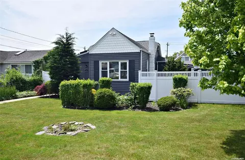 2444 Bayview Ave, Wantagh, NY 11793