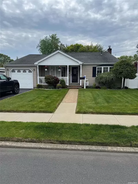 286 Atlantic Ave, Massapequa Park, NY 11762