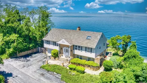 345 Soundview Dr, Rocky Point, NY 11778