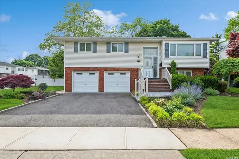 29 Silber Ave, Bethpage, NY 11714