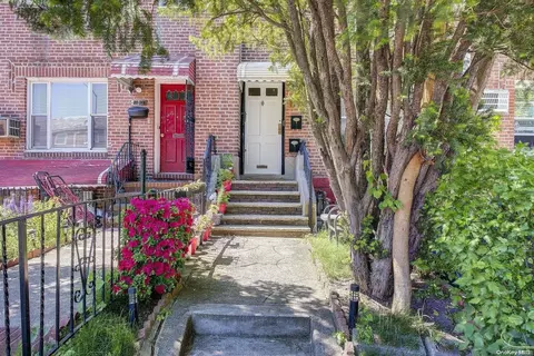 20-28 26th St, Astoria, NY 11105