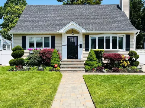 33 Crocus Ave, Merrick, NY 11566