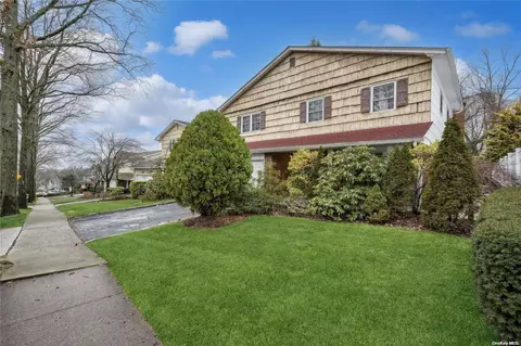 85 Radcliff Ave, North Hempstead, NY 11050