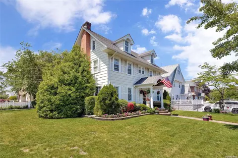 205 N Ocean Ave, Freeport, NY 11520