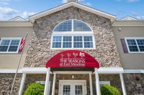 308 Spring Dr #308, East Meadow, NY 11554