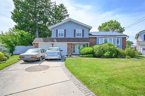 1242 Village Ct, Baldwin, NY 11510