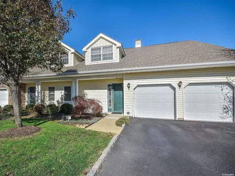 185 Pond View Dr #378, North Hempstead, NY 11050