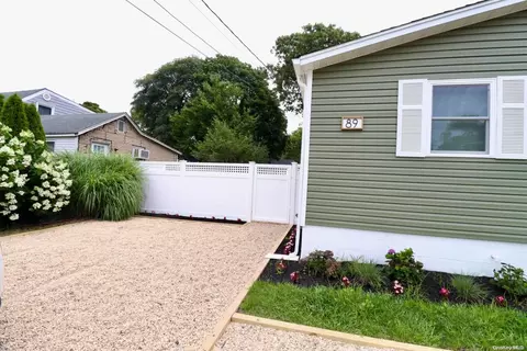 89 Lynbrook Dr, Mastic Beach, NY 11951