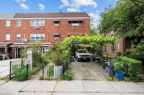 19-92 78th St, New York, NY 11370